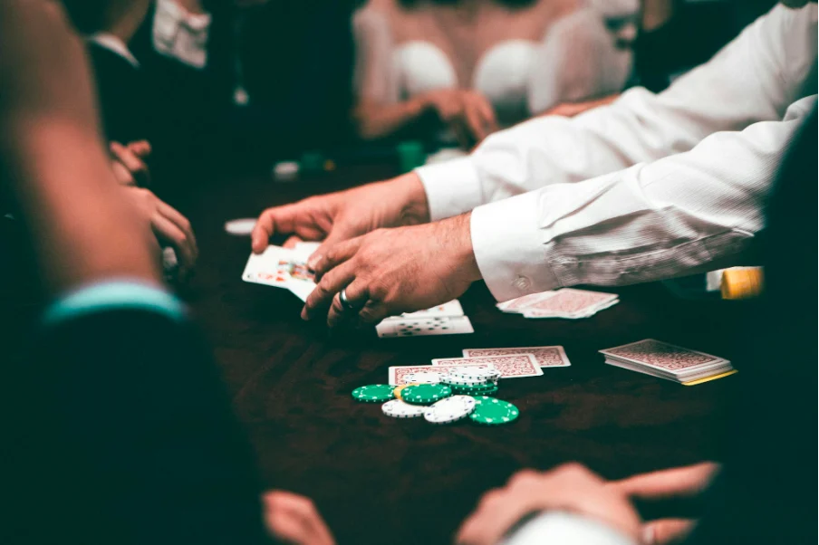 card dealer